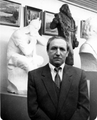 На выставке скульптора Ф.В.Викулова.